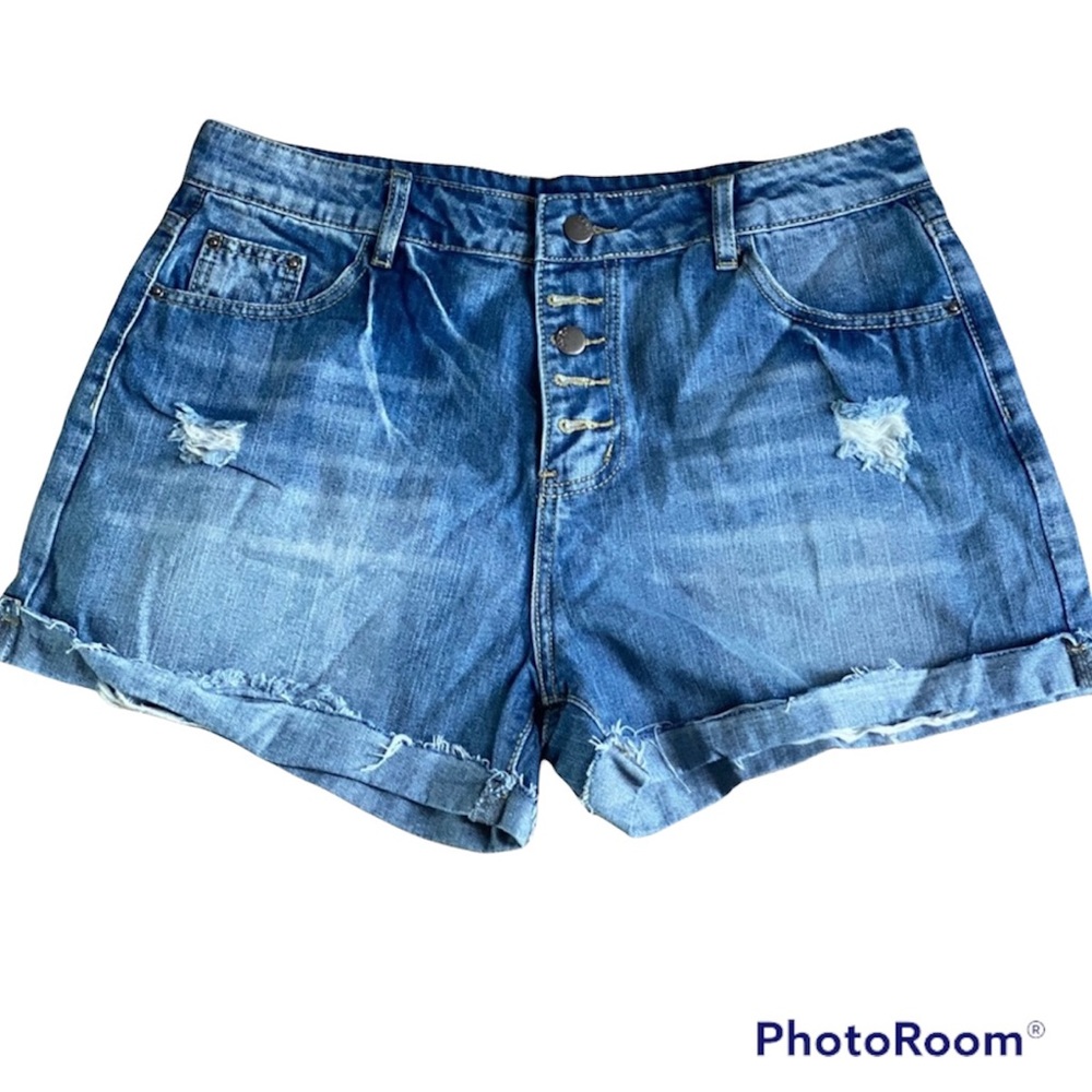 ♦️Distressed Denim Shorts